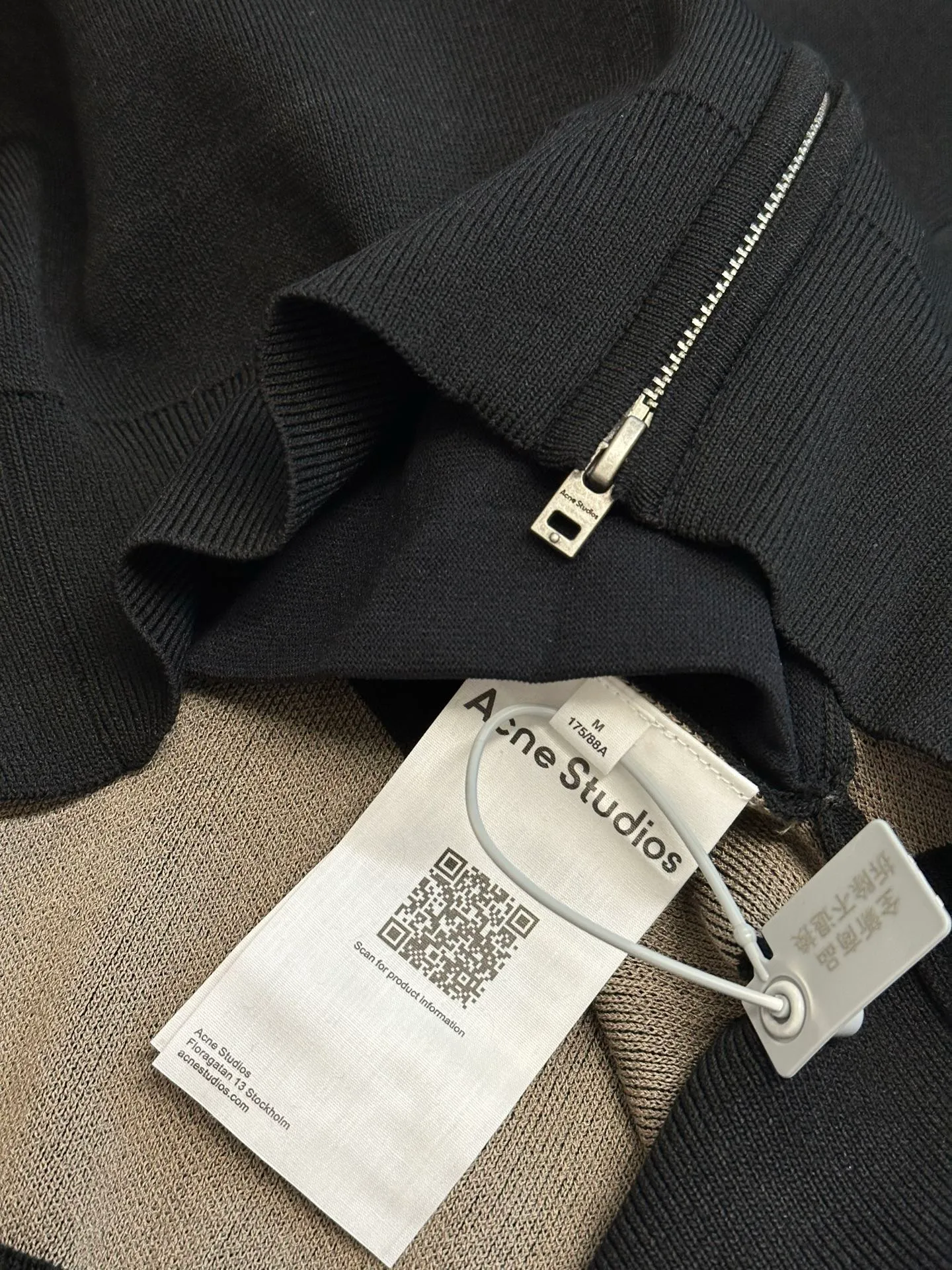 Ac Studios silicone embossed leather knitted cardigan, viscose nylon blended yarn, imported from Germany (SOTO) 14 loom, silicone embossed, wool enzyme wash size: s m l xl ⚠️Hand wash recommended (this product is made of wool and is not easy to machine wash)
